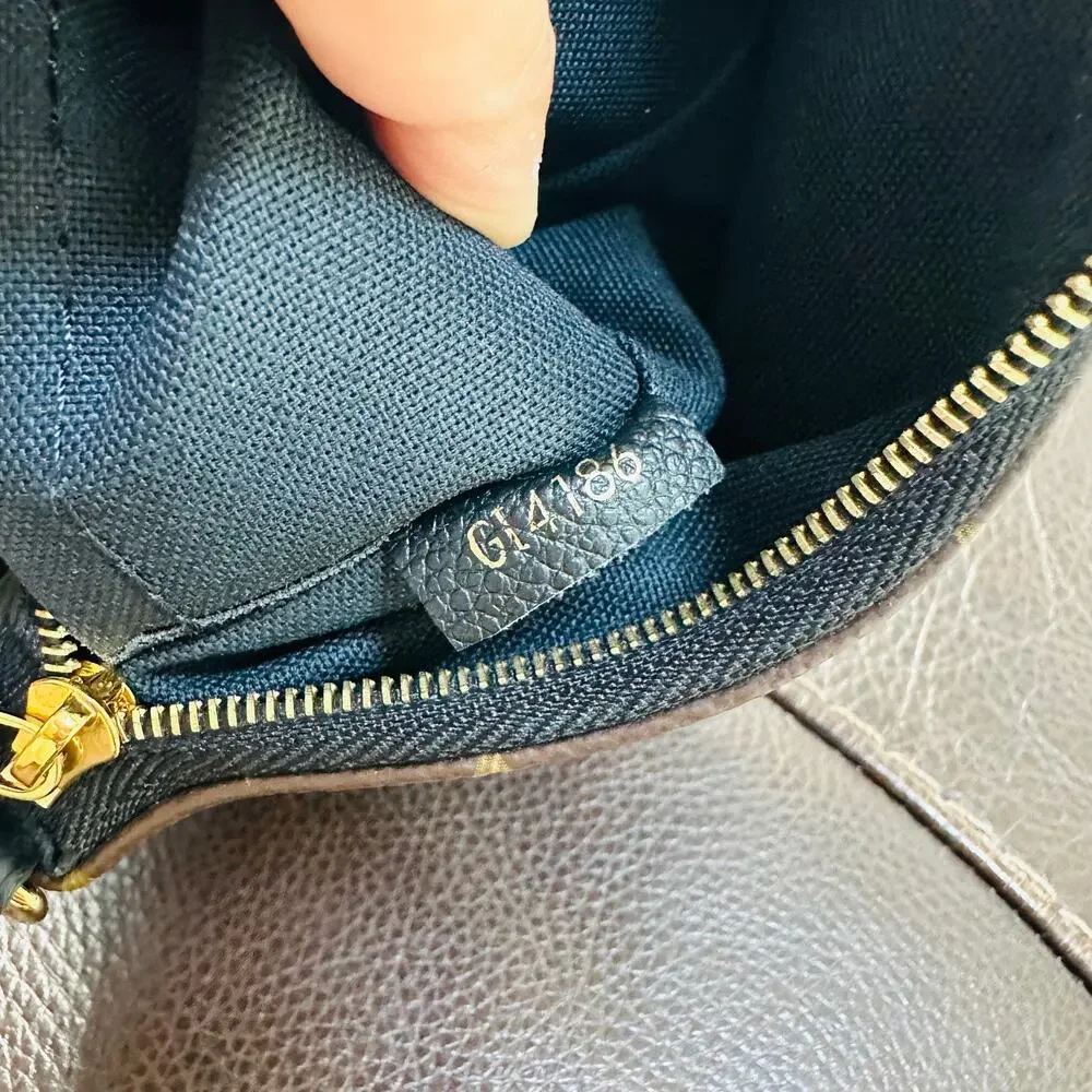 Louis Vuitton Pochette Pallas Monogram Noir